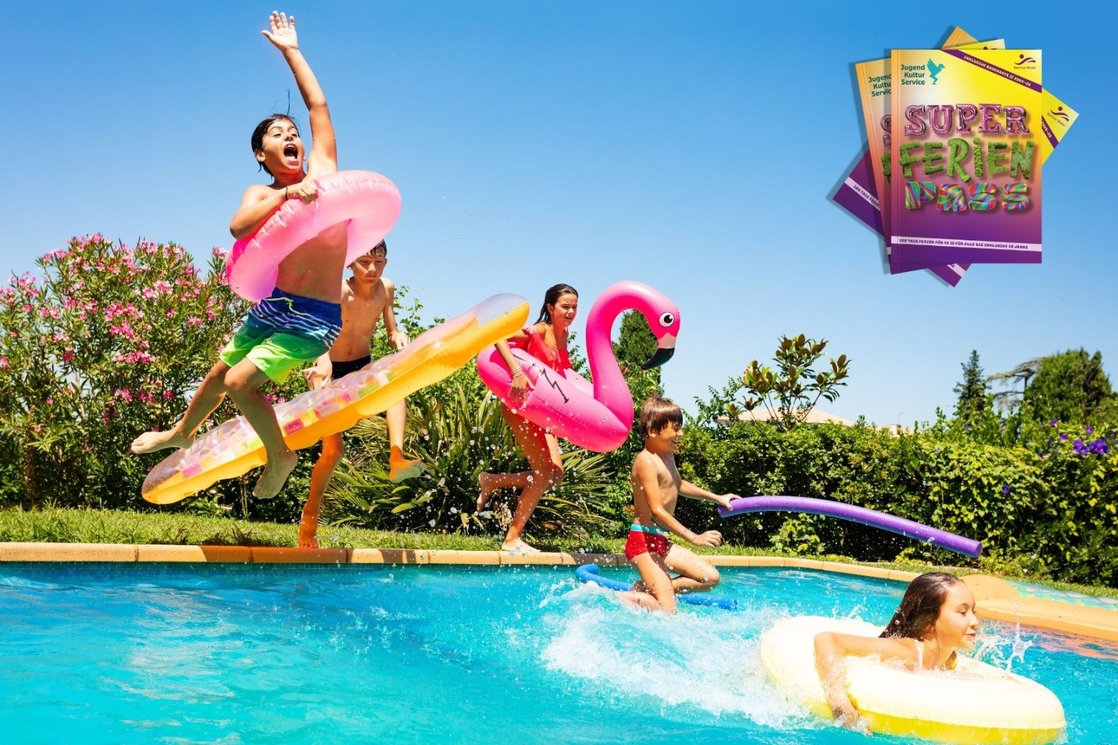 5 Kinder springen in einen Pool mit Schwimmtieren